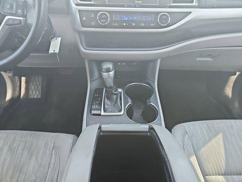 Used 2019 Toyota Highlander Plus FWD image 15