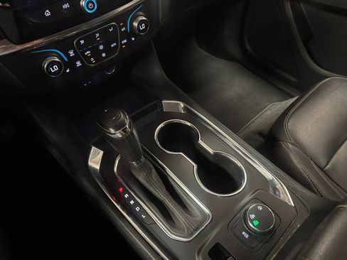 Used 2020 Chevrolet Traverse LT image 12