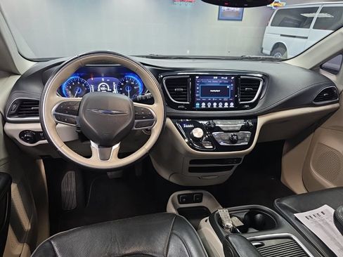 Used 2020 Chrysler Pacifica Limited FWD image 22
