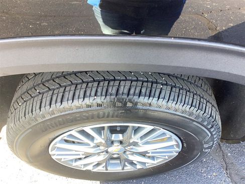 Used 2025 Chevrolet Traverse LT image 35