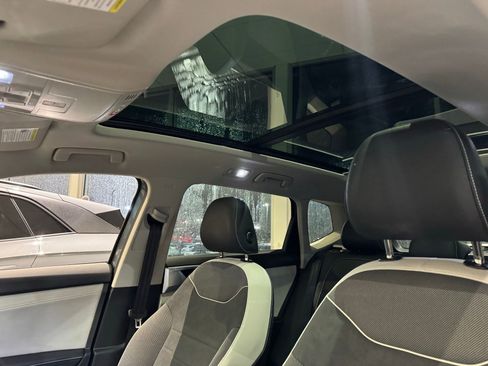 Used 2025 Volkswagen Taos SE w/ Panoramic Sunroof Package image 23
