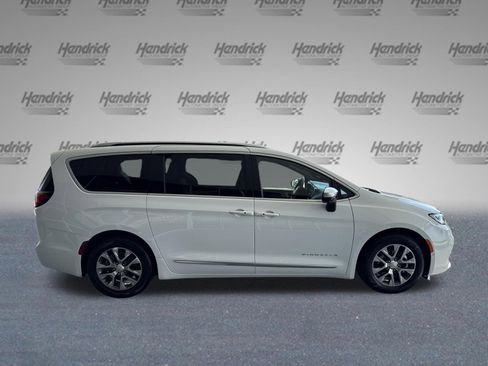 Used 2026 Chrysler Pacifica Pinnacle FWD image 10