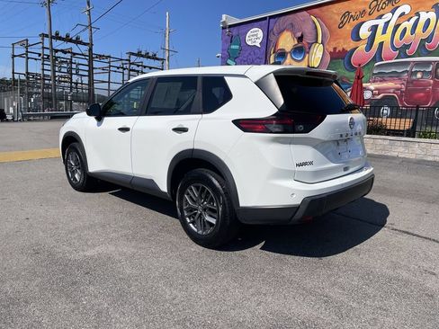 Used 2024 Nissan Rogue S FWD image 3