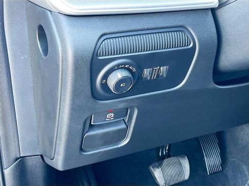 Certified 2025 Jeep Wagoneer L Series II w/ Premium Group I image 10