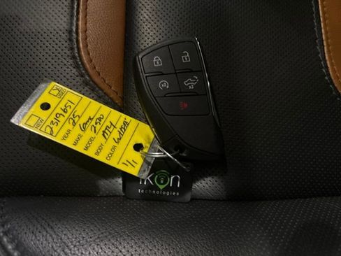 Used 2025 GMC Sierra 2500 AT4 image 31