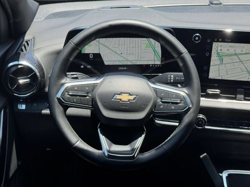 Used 2025 Chevrolet Equinox LT FWD image 29