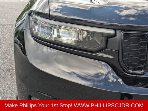 Used 2024 Jeep Grand Cherokee L Limited w/ Black Appearance Package AWD/4WD image 7