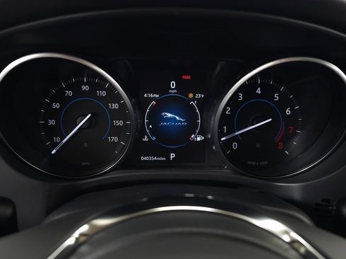 Used 2018 Jaguar F-PACE Prestige image 21