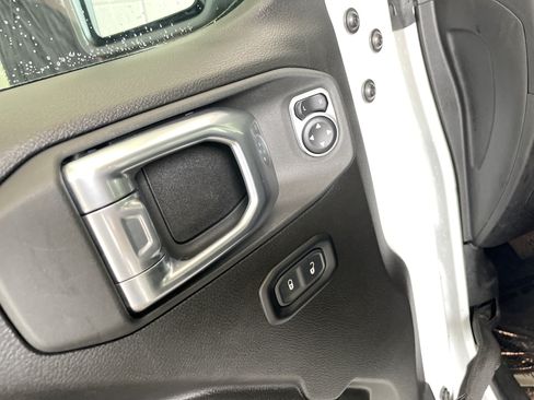 Used 2024 Jeep Wrangler Unlimited w/ Convenience Group AWD/4WD image 16