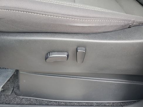 Used 2022 Nissan Frontier SV w/ Technology Package image 10