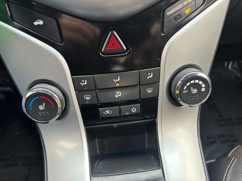 Used 2015 Chevrolet Cruze LT image 25