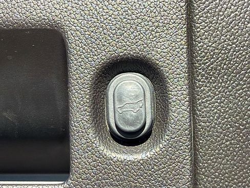 Used 2019 Cadillac Escalade Luxury image 13