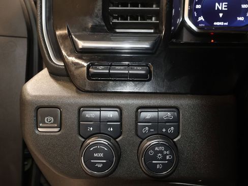 Certified 2024 Chevrolet Silverado 2500 LTZ w/ LTZ Premium Package image 11