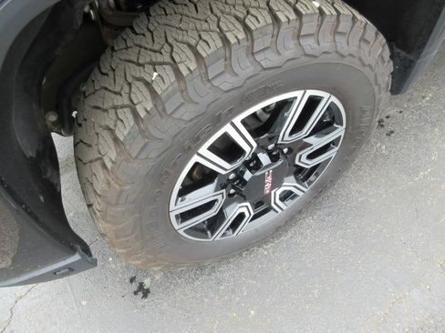 Used 2022 GMC Sierra 2500 AT4 w/ AT4 Preferred Package AWD/4WD image 15