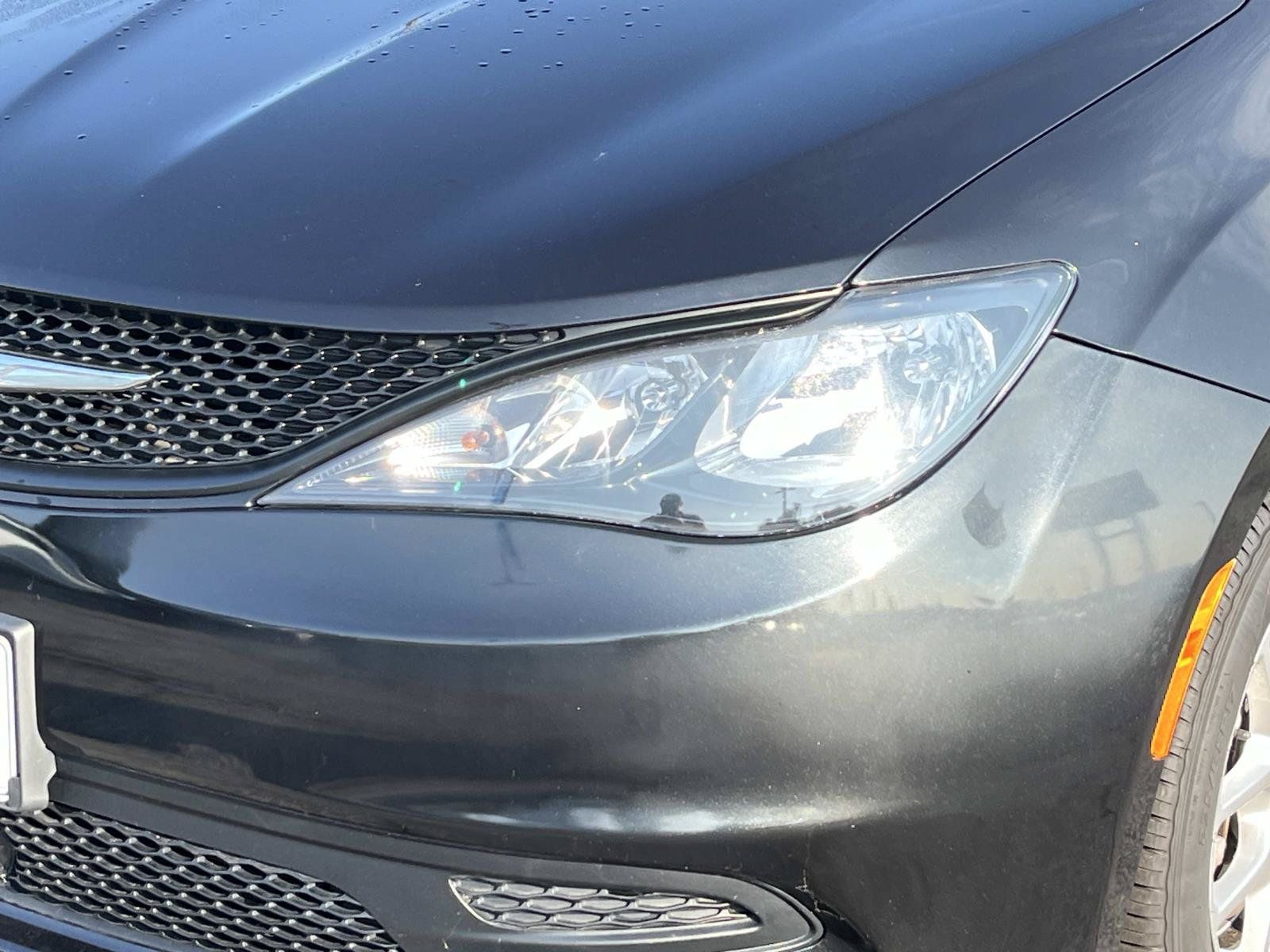 Used 2023 Chrysler Voyager LX FWD image 11