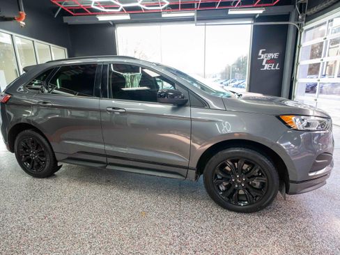 Used 2023 Ford Edge SE w/ Black Appearance Package image 5