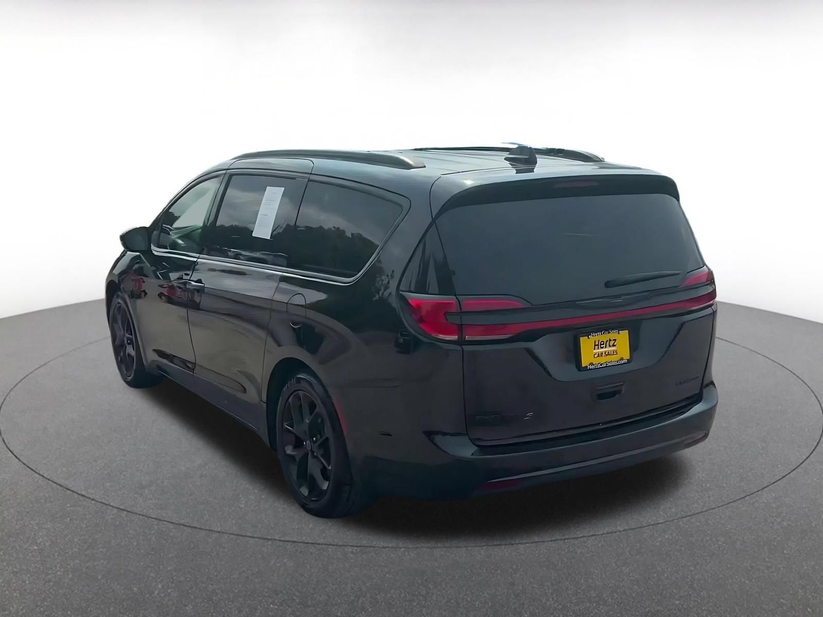 Used 2025 Chrysler Pacifica Limited FWD image 10