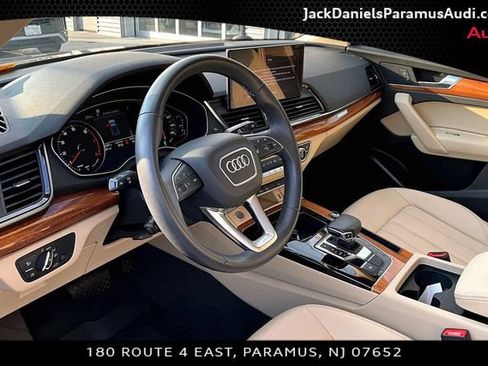 Used 2023 Audi Q5 2.0T Premium w/ Convenience Package AWD/4WD image 11