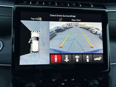 New 2025 Jeep Grand Cherokee Limited w/ Luxury Tech Group II image 19