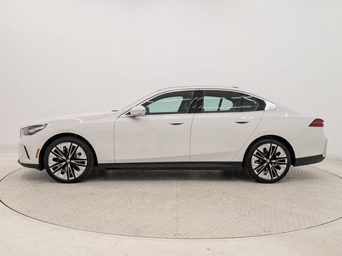 New 2026 BMW 530i w/ Premium Package image 2