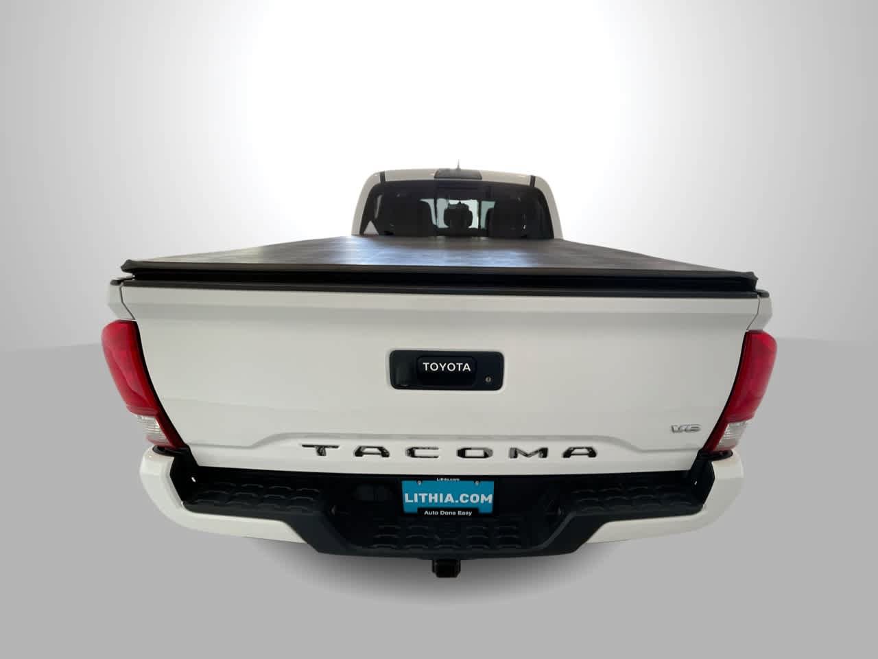 Used 2017 Toyota Tacoma TRD Sport AWD/4WD image 7