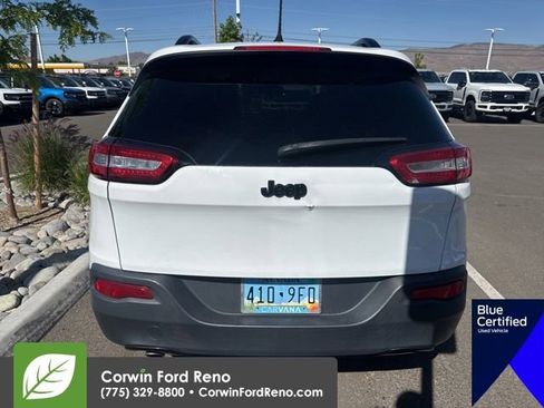 Used 2017 Jeep Cherokee Sport FWD image 5