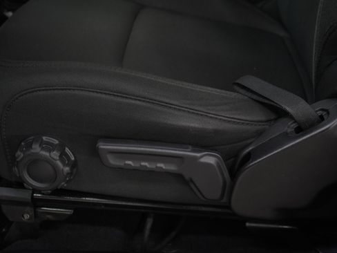 Used 2019 Jeep Wrangler Sport AWD/4WD image 16