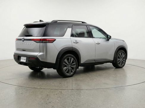 Used 2025 Nissan Pathfinder SV FWD image 9