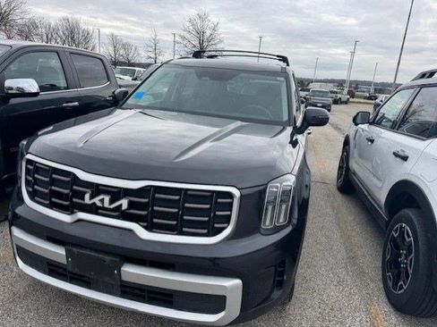 Used 2025 Kia Telluride S image 3