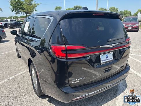Used 2024 Chrysler Pacifica Touring-L FWD image 20