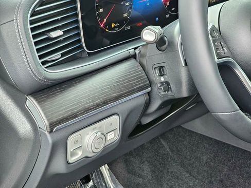 New 2026 Mercedes-Benz GLS 450 4MATIC image 16