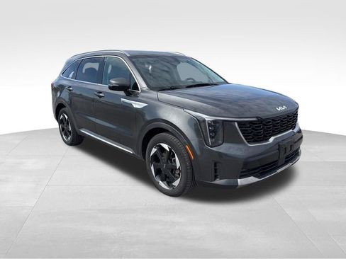 Certified 2025 Kia Sorento EX image 4