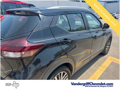 Used 2021 Nissan Kicks SV FWD image 13