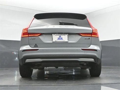 Used 2024 Volvo V60 B5 Cross Country Plus image 41