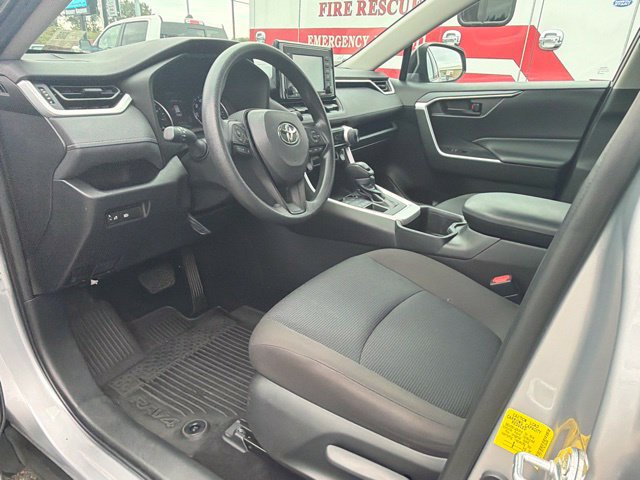 Used 2022 Toyota RAV4 LE AWD/4WD image 19