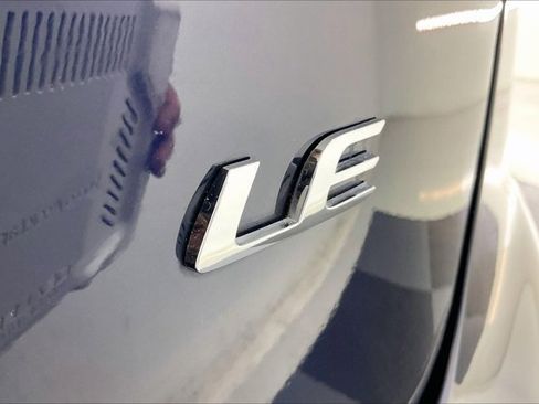 Used 2022 Toyota Corolla LE image 7