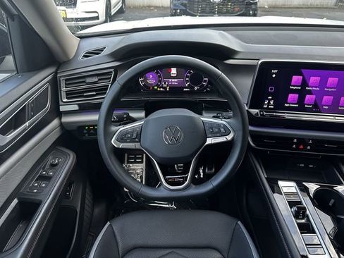 Used 2024 Volkswagen Atlas Peak Edition SE AWD/4WD image 14