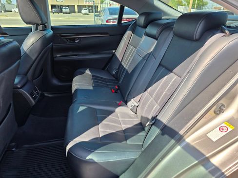 Used 2018 Lexus ES 350 w/ Ultra Luxury Package FWD image 23