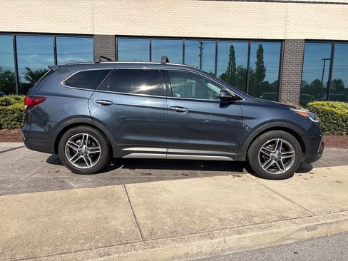 Used 2019 Hyundai Santa Fe XL image 2