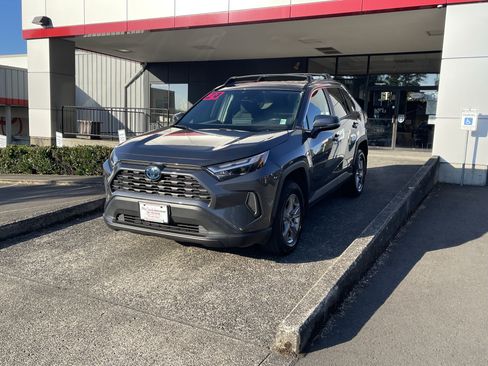 Certified 2024 Toyota RAV4 LE AWD/4WD image 3