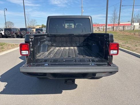 Used 2022 Jeep Gladiator Willys image 10