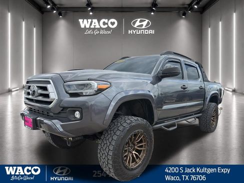 Used 2021 Toyota Tacoma Limited AWD/4WD image 3