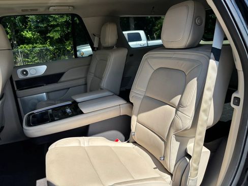 Used 2019 Lincoln Navigator Reserve AWD/4WD image 16