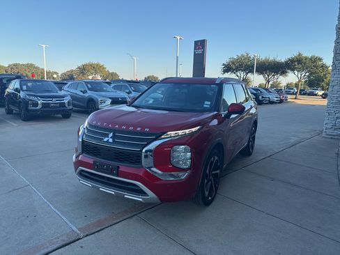 Used 2024 Mitsubishi Outlander SEL image 2