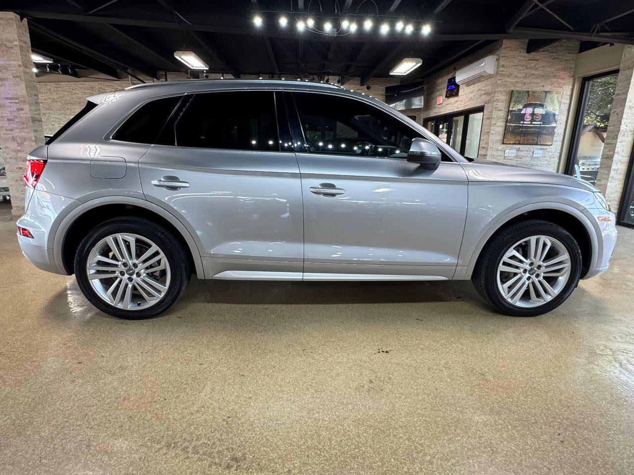 Used 2018 Audi Q5 2.0T Premium Plus w/ Premium Plus Package AWD/4WD image 8