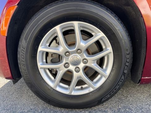 Used 2020 Chrysler Voyager Lxi image 36