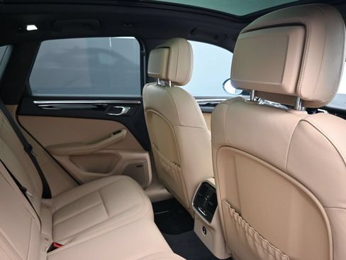 Certified 2026 Porsche Macan AWD/4WD image 7
