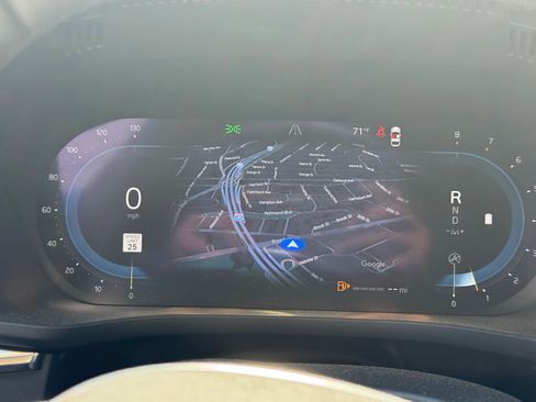 Used 2025 Volvo XC60 B5 Plus image 13