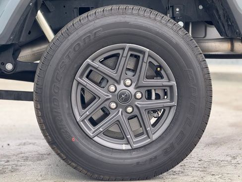 Used 2024 Jeep Gladiator Sport image 3