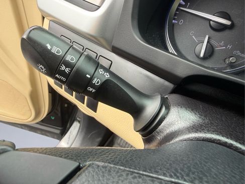 Used 2016 Toyota Highlander Plus AWD/4WD image 29